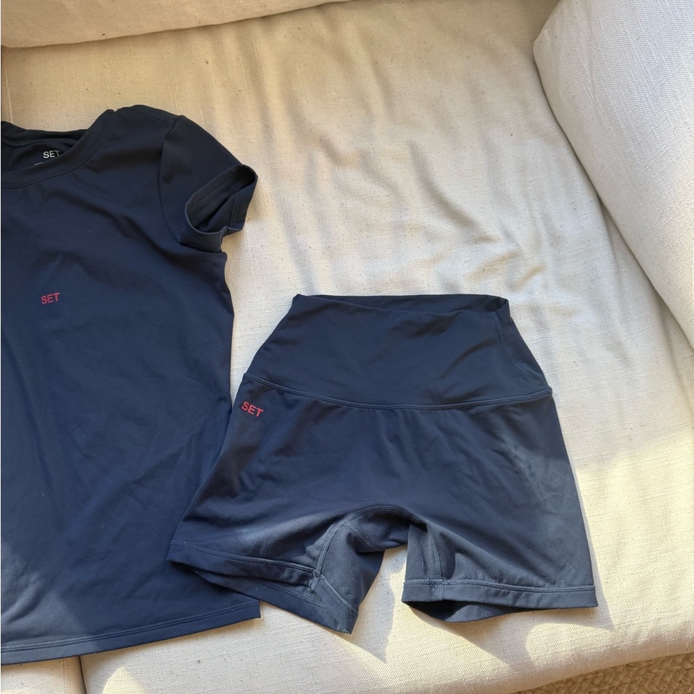 SET Active airluxe anchor shirt and biker shorts - Picture 6 of 6
